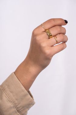 Anillo ladrillos acero bañado en oro